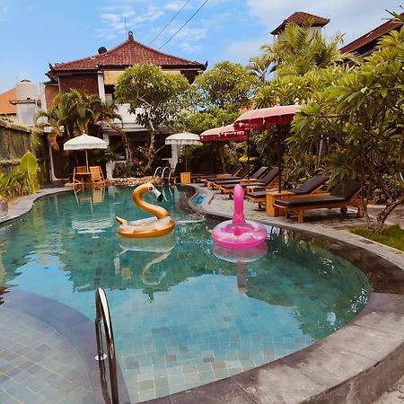 Berlian Inn Kuta Beach Extérieur photo
