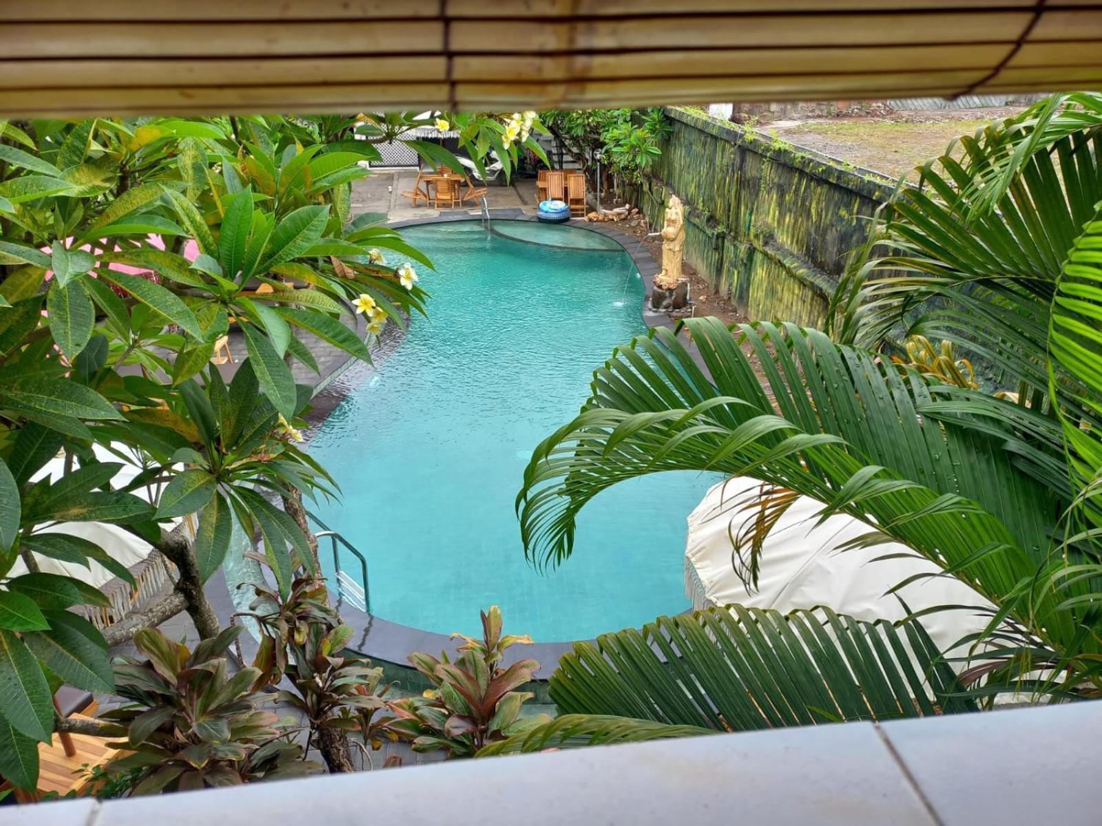 Berlian Inn Kuta Beach Extérieur photo