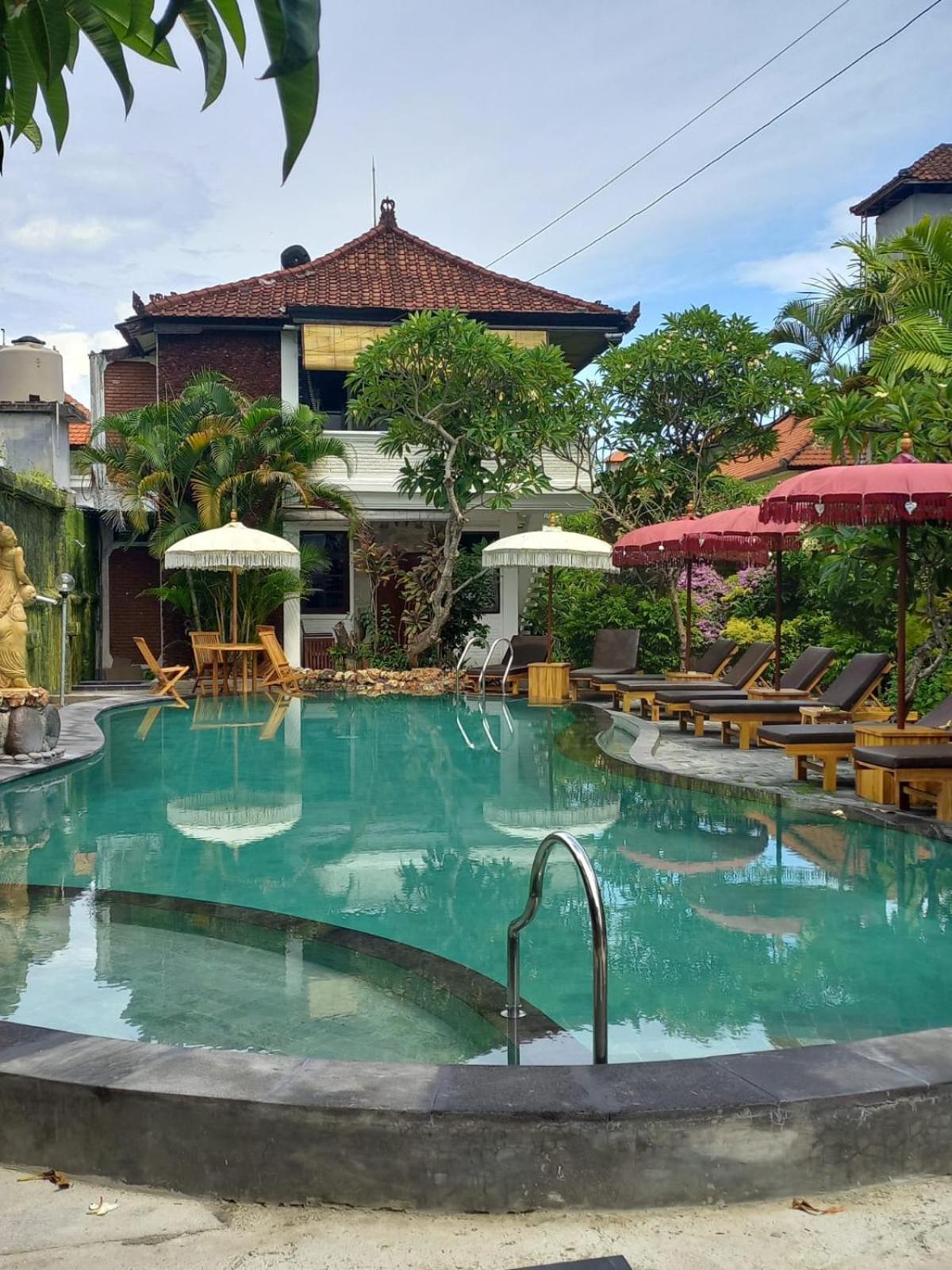 Berlian Inn Kuta Beach Extérieur photo
