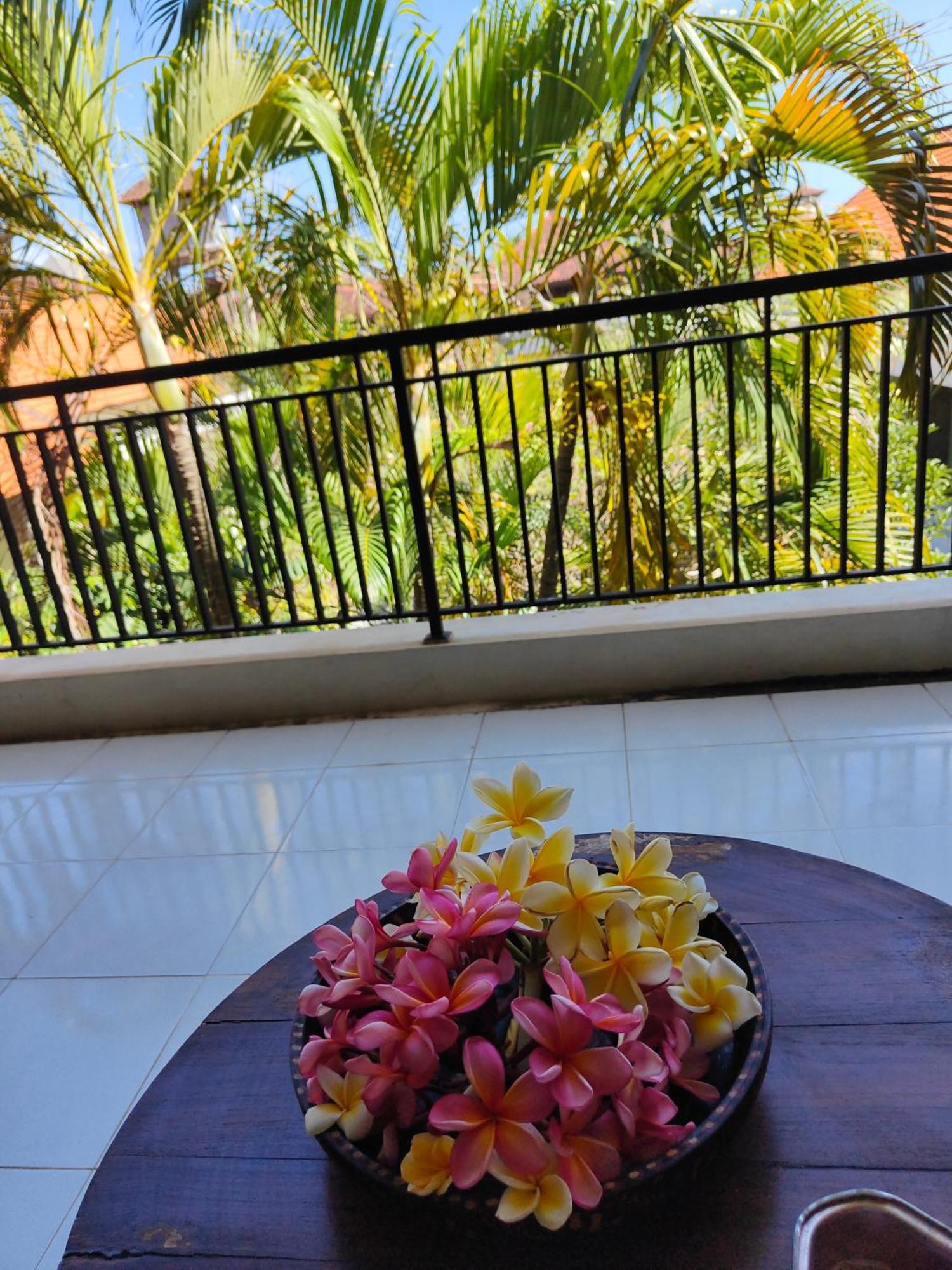 Berlian Inn Kuta Beach Extérieur photo