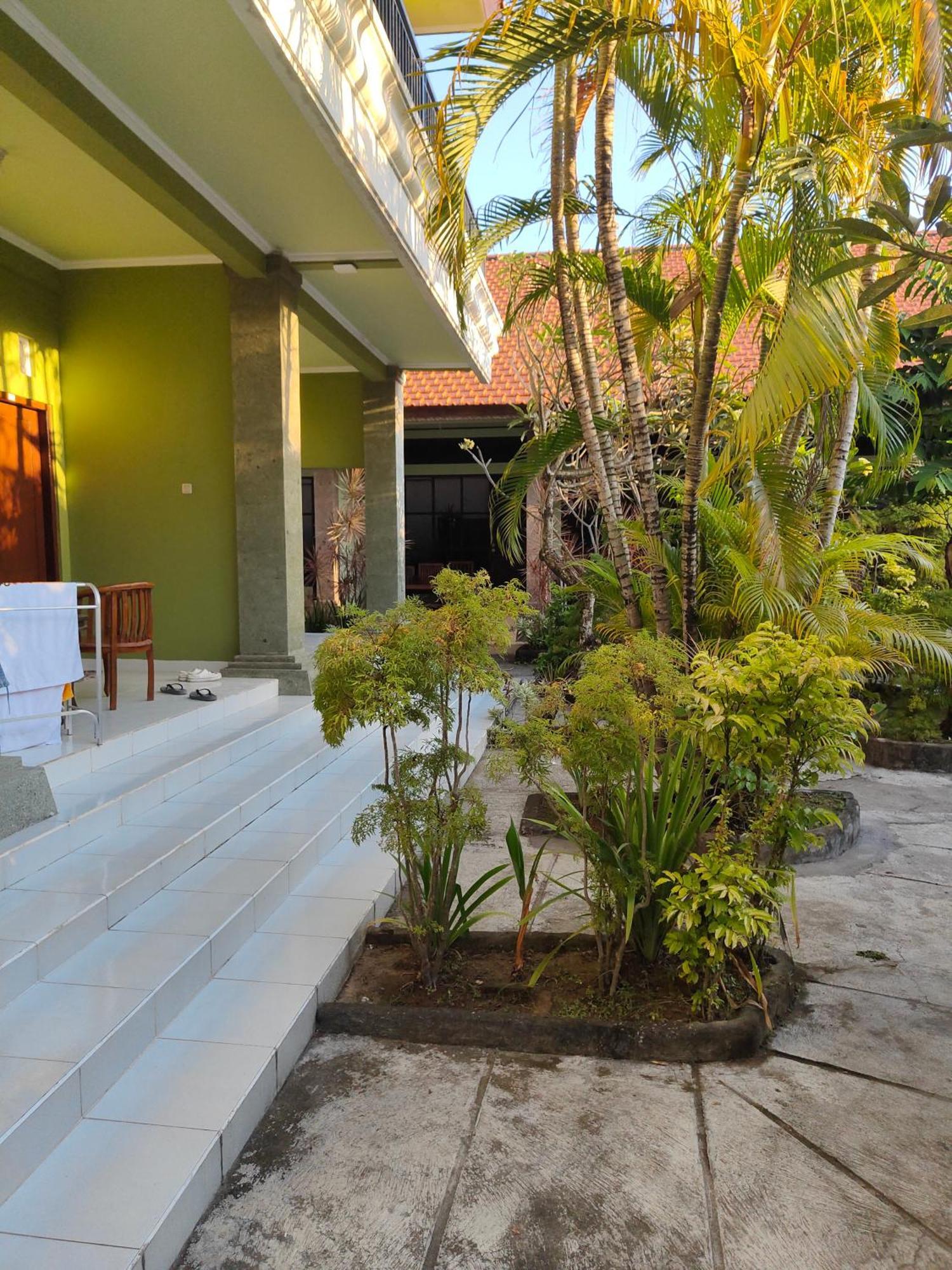 Berlian Inn Kuta Beach Extérieur photo