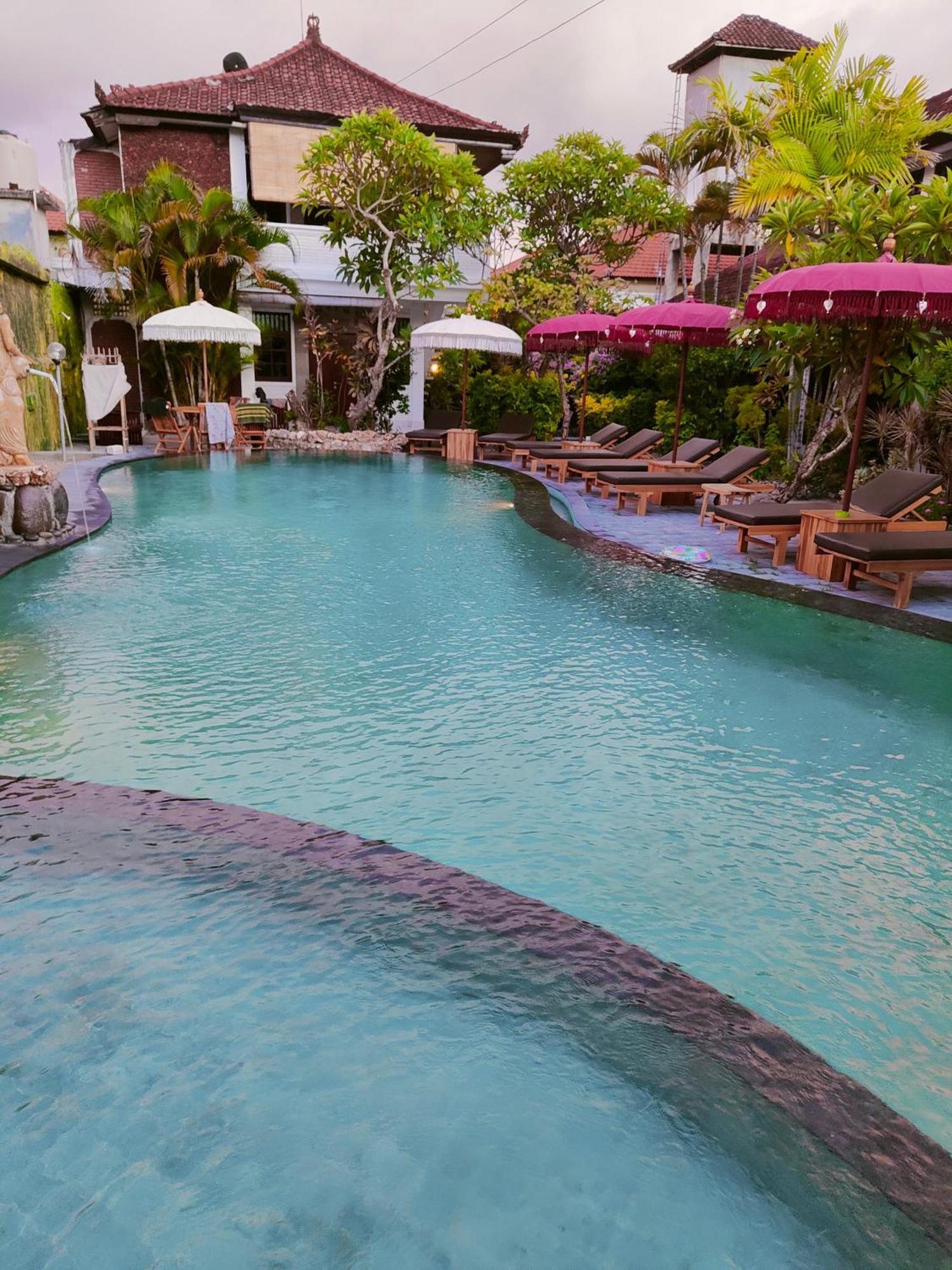Berlian Inn Kuta Beach Extérieur photo
