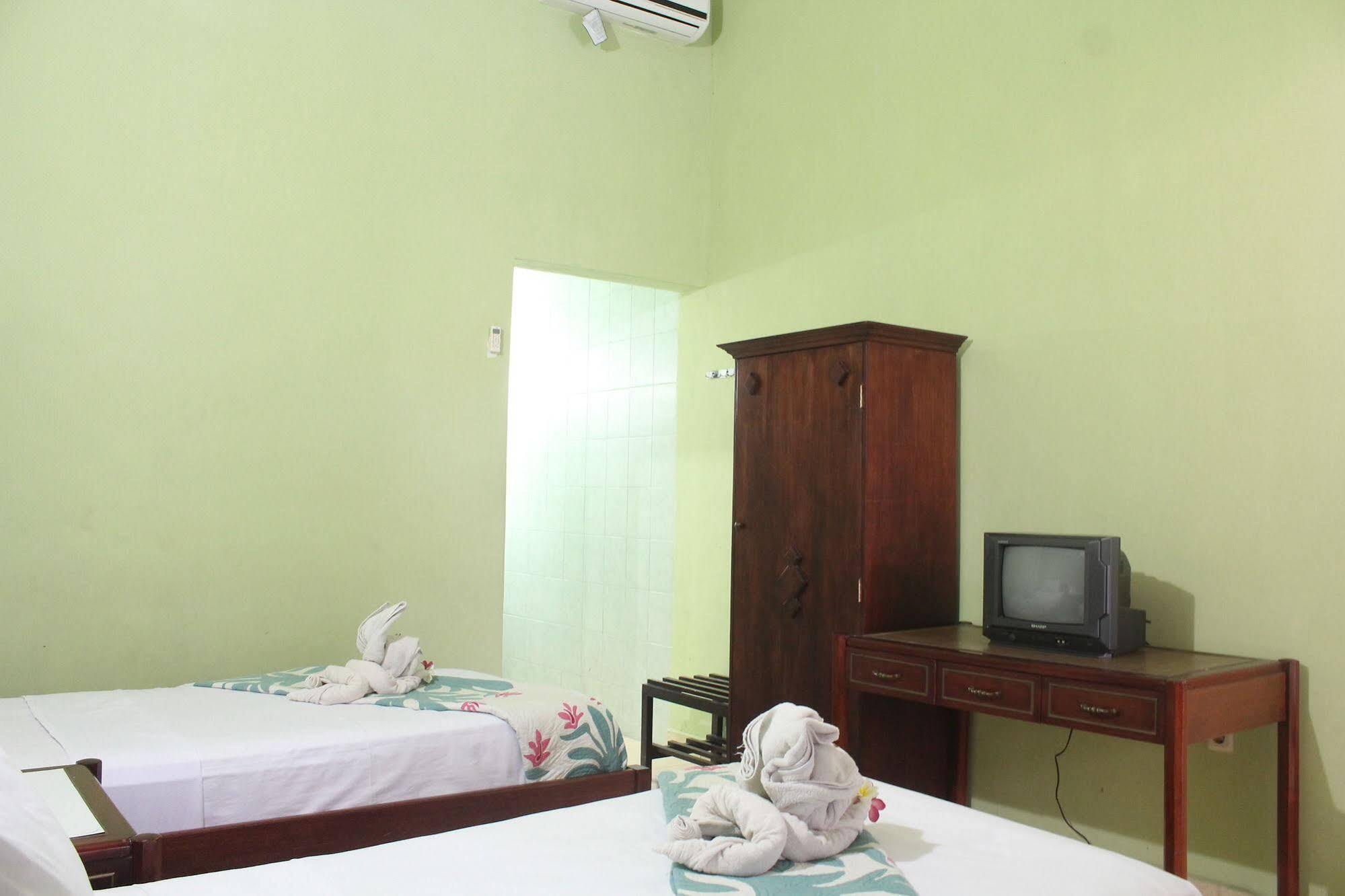Berlian Inn Kuta Beach Extérieur photo