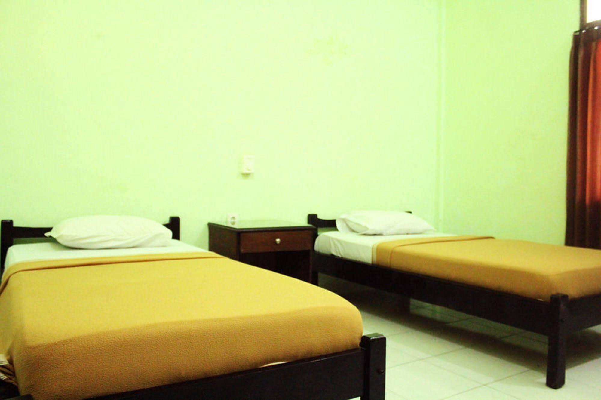 Berlian Inn Kuta Beach Extérieur photo